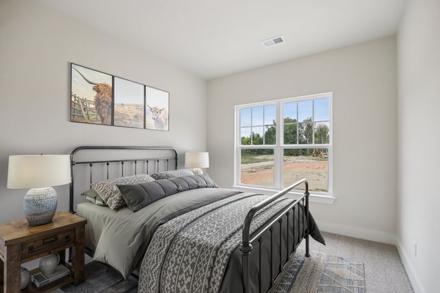 1052 Stagecoach Dr, White House, TN 37188