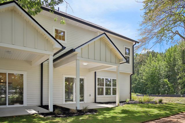 1052 Stagecoach Dr, White House, TN 37188