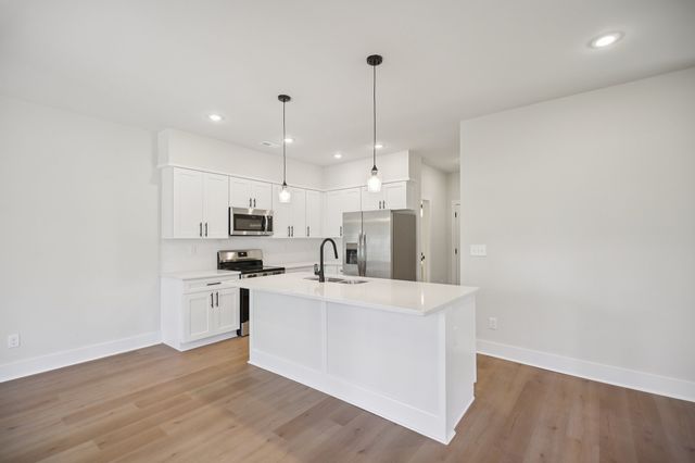 1052 Stagecoach Dr, White House, TN 37188