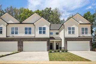 1052 Stagecoach Dr, White House, TN 37188