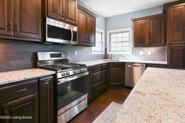 6204 Maddox Blvd, Prospect, KY 40059