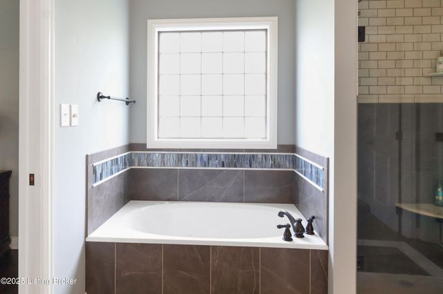 6204 Maddox Blvd, Prospect, KY 40059