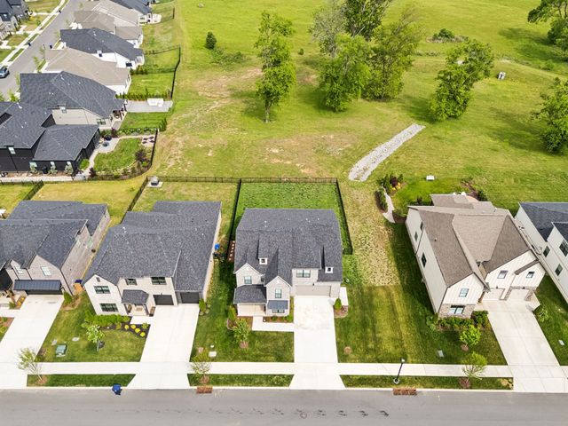 3287 Sassafras Ln, Thompsons Station, TN 37179
