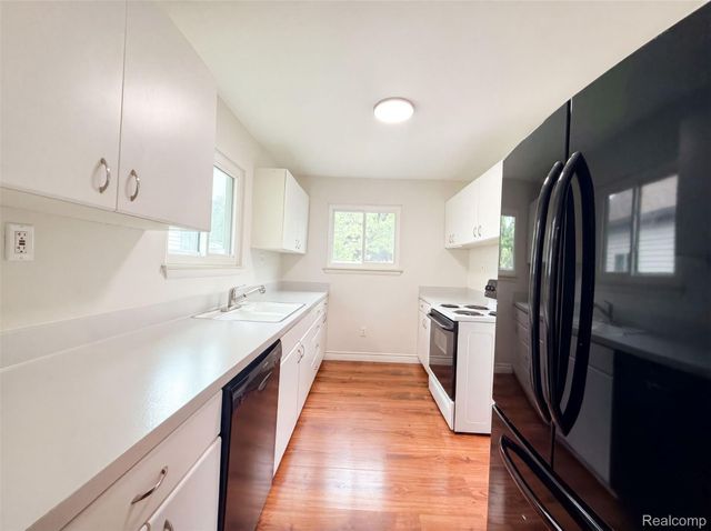33522 Fernwood Street, Westland, MI 48186