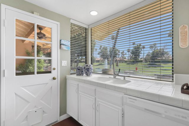 118 Las Lomas, Palm Desert, CA 92260