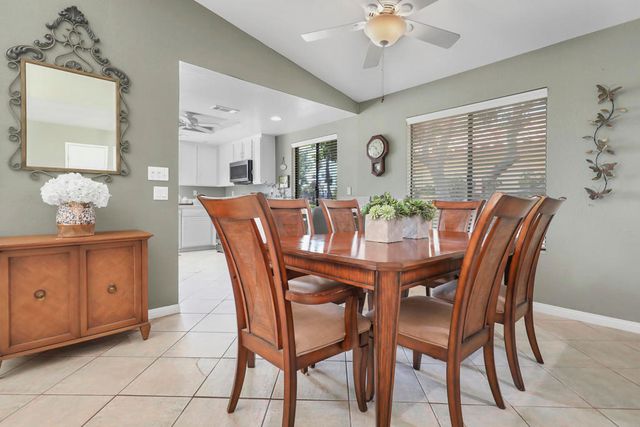 118 Las Lomas, Palm Desert, CA 92260