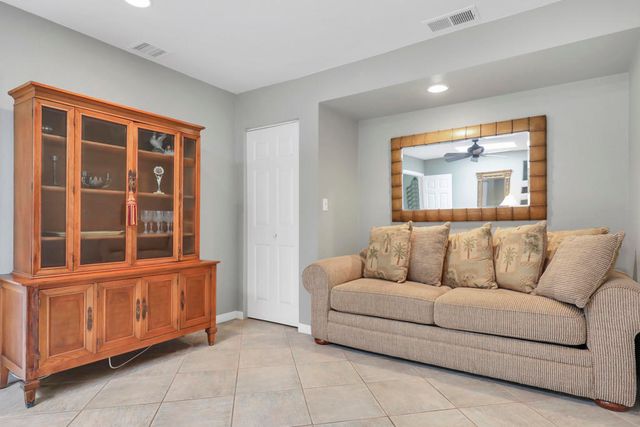 118 Las Lomas, Palm Desert, CA 92260