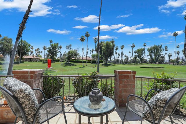 118 Las Lomas, Palm Desert, CA 92260