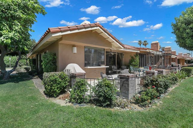 118 Las Lomas, Palm Desert, CA 92260