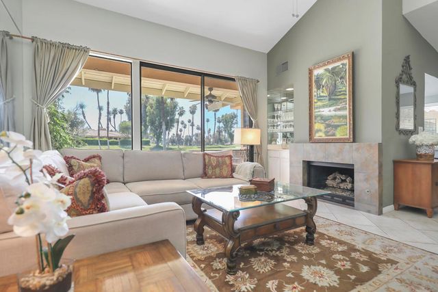 118 Las Lomas, Palm Desert, CA 92260