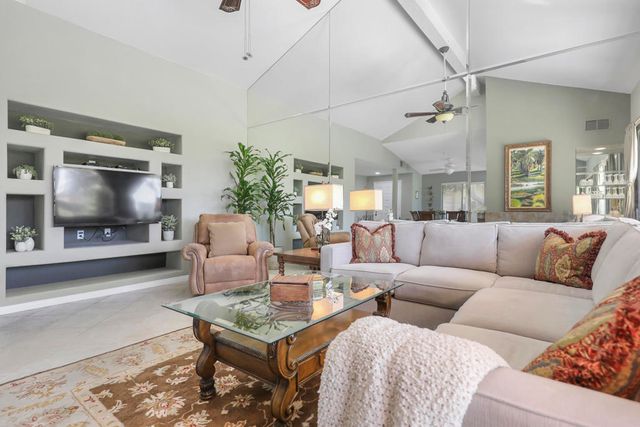 118 Las Lomas, Palm Desert, CA 92260