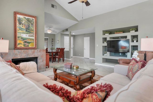 118 Las Lomas, Palm Desert, CA 92260