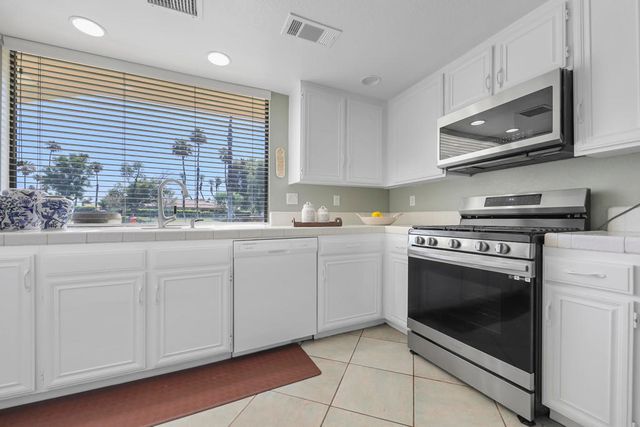 118 Las Lomas, Palm Desert, CA 92260