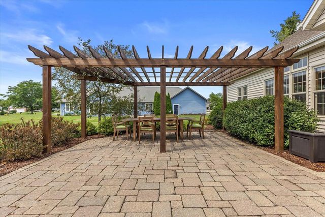 W154S7609 Rain Tree COURT, Muskego, WI 53150