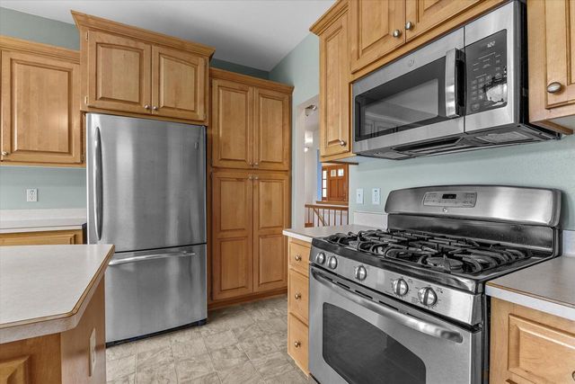 W154S7609 Rain Tree COURT, Muskego, WI 53150