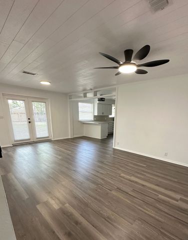 329 Linda Drive, Burleson, TX 76028