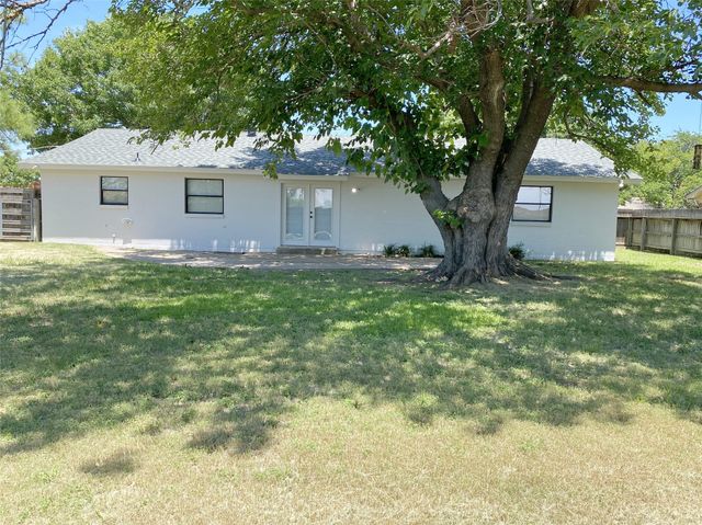 329 Linda Drive, Burleson, TX 76028