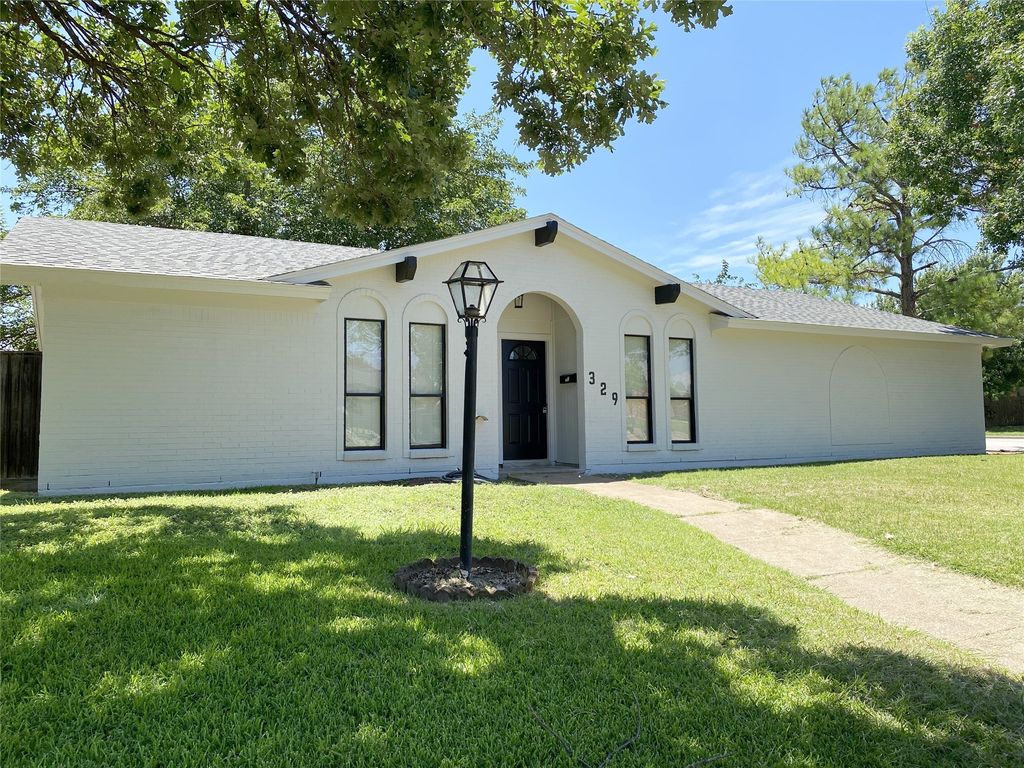 329 Linda Drive, Burleson, TX 76028