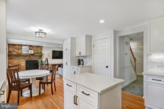 907 CANTLE LN, Great Falls, VA 22066