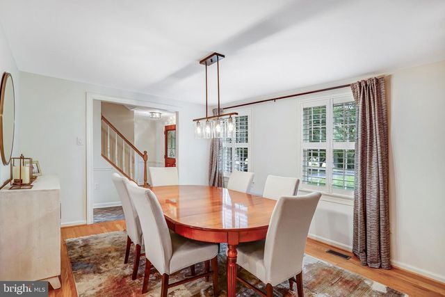 907 CANTLE LN, Great Falls, VA 22066