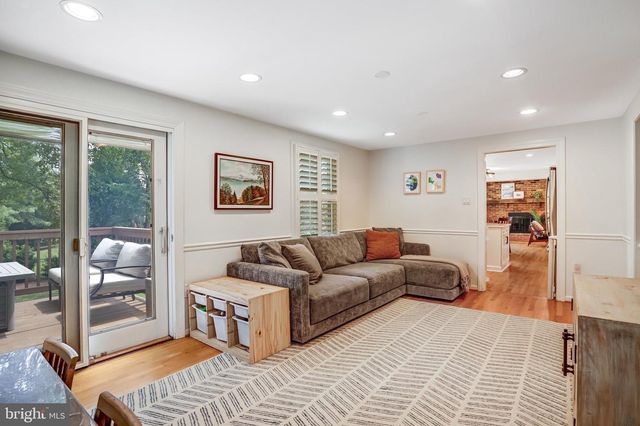 907 CANTLE LN, Great Falls, VA 22066