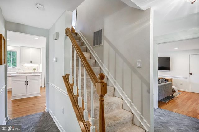 907 CANTLE LN, Great Falls, VA 22066