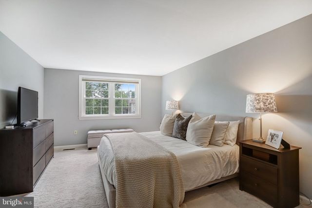 907 CANTLE LN, Great Falls, VA 22066