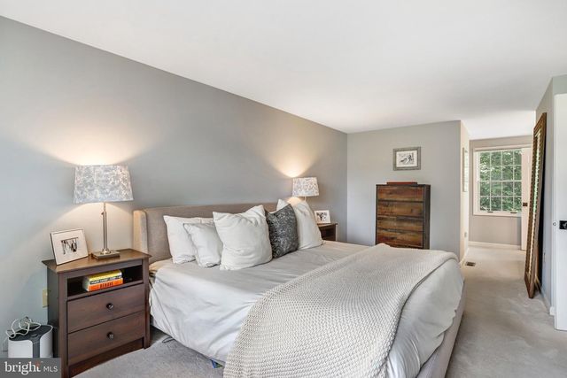 907 CANTLE LN, Great Falls, VA 22066