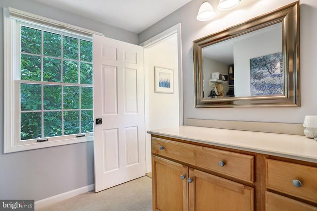 907 CANTLE LN, Great Falls, VA 22066