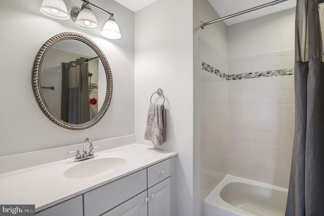 907 CANTLE LN, Great Falls, VA 22066
