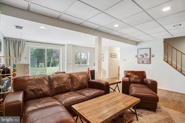 907 CANTLE LN, Great Falls, VA 22066