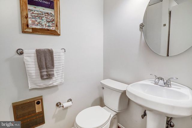 907 CANTLE LN, Great Falls, VA 22066
