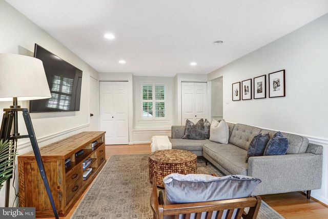 907 CANTLE LN, Great Falls, VA 22066