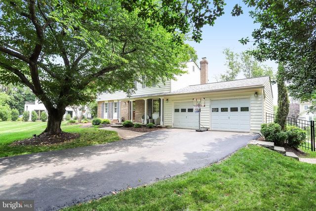 907 CANTLE LN, Great Falls, VA 22066