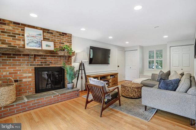 907 CANTLE LN, Great Falls, VA 22066