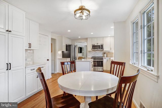 907 CANTLE LN, Great Falls, VA 22066