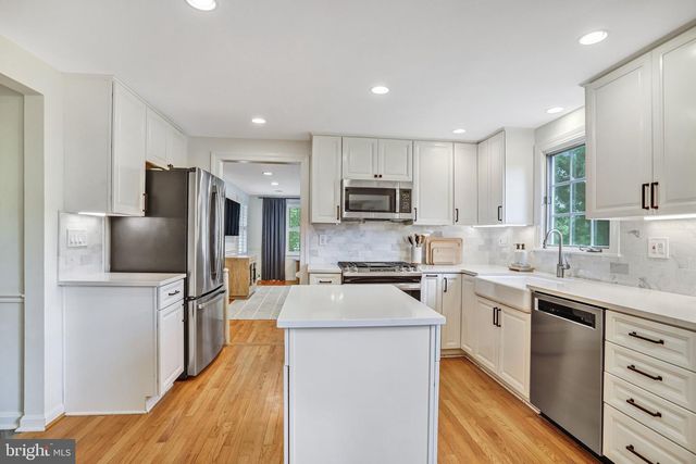 907 CANTLE LN, Great Falls, VA 22066
