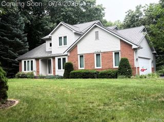 10928 Sunny Ridge Court, Hamburg Township, MI 48169
