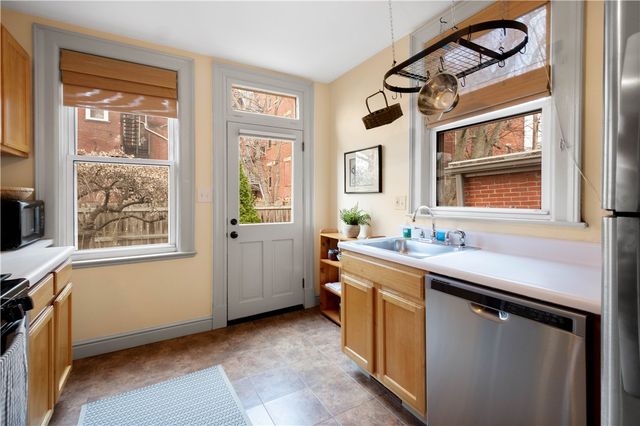 2 Clarendon Place, Friendship Park, PA 15206