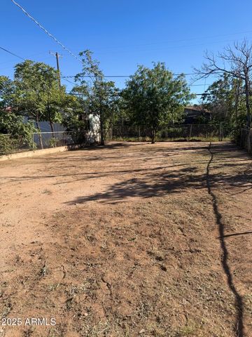 735 E 3RD Street, Douglas, AZ 85607