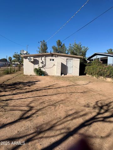 735 E 3RD Street, Douglas, AZ 85607