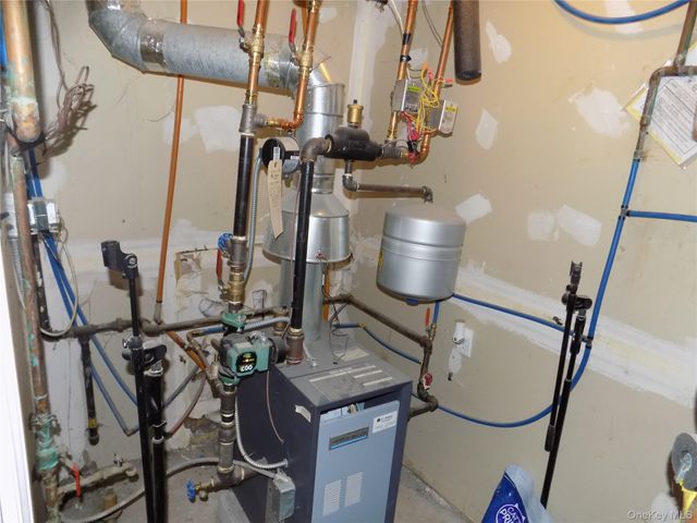 16 Baldwin Drive, Wappingers Falls, NY 12590