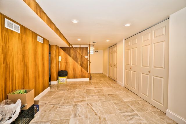 6707 N Saint Louis Avenue, Lincolnwood, IL 60712