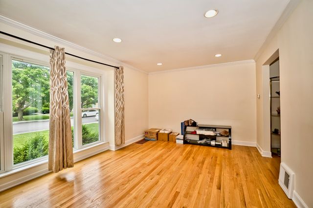 6707 N Saint Louis Avenue, Lincolnwood, IL 60712
