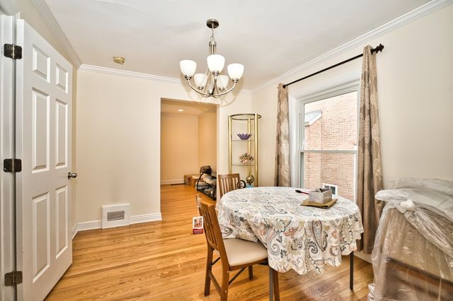 6707 N Saint Louis Avenue, Lincolnwood, IL 60712