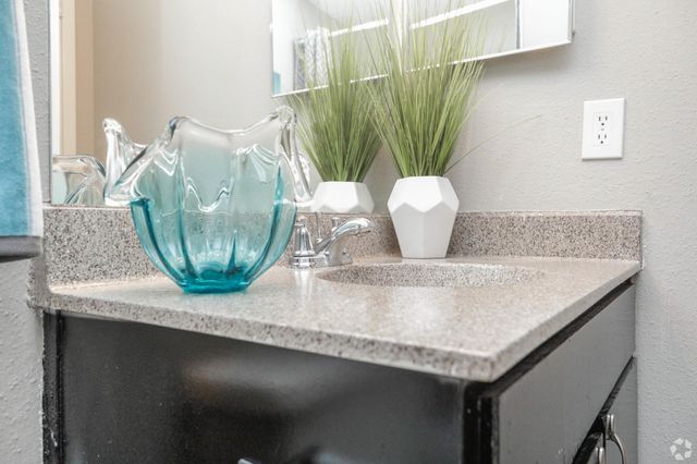 10250 Lands End Drive 605, Houston, TX 77099