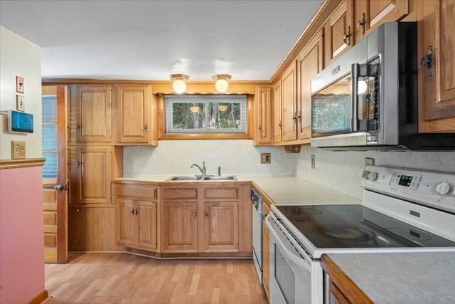 11 Pocono Rd., Worcester, MA 01605