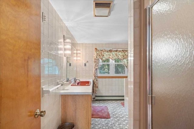 11 Pocono Rd., Worcester, MA 01605