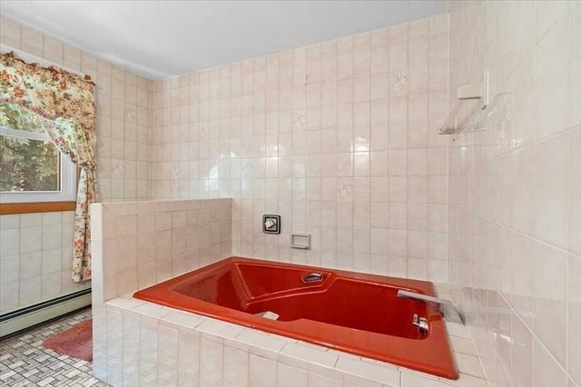 11 Pocono Rd., Worcester, MA 01605