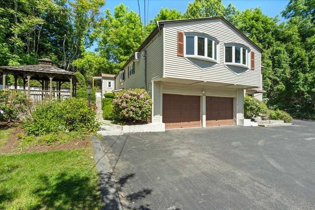11 Pocono Rd., Worcester, MA 01605